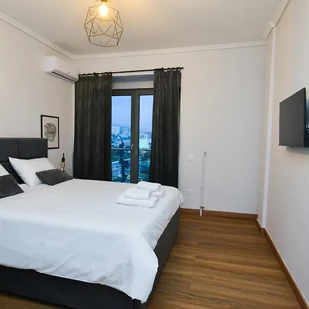 Apartman Black And White 5