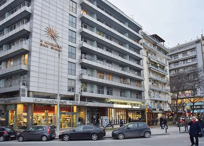 Black And White 5 Soluň