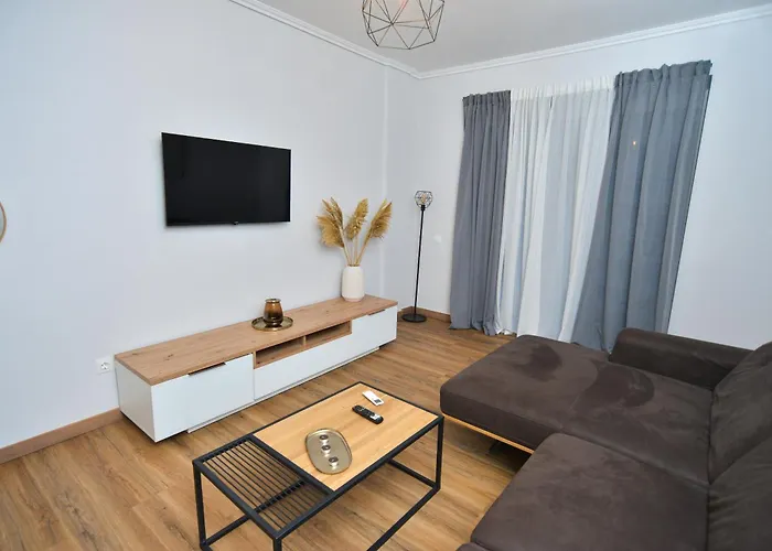 Apartment Black And White 5 *